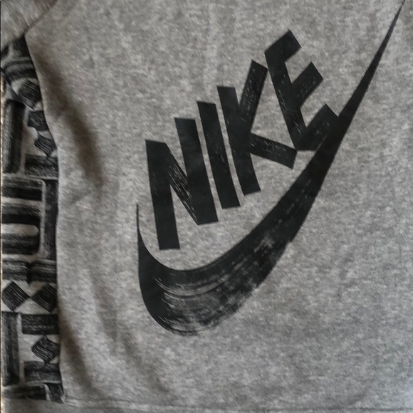 Nike sweatshirt - Picture 2 of 4